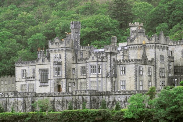 The incredible beauty of the old chateau castle