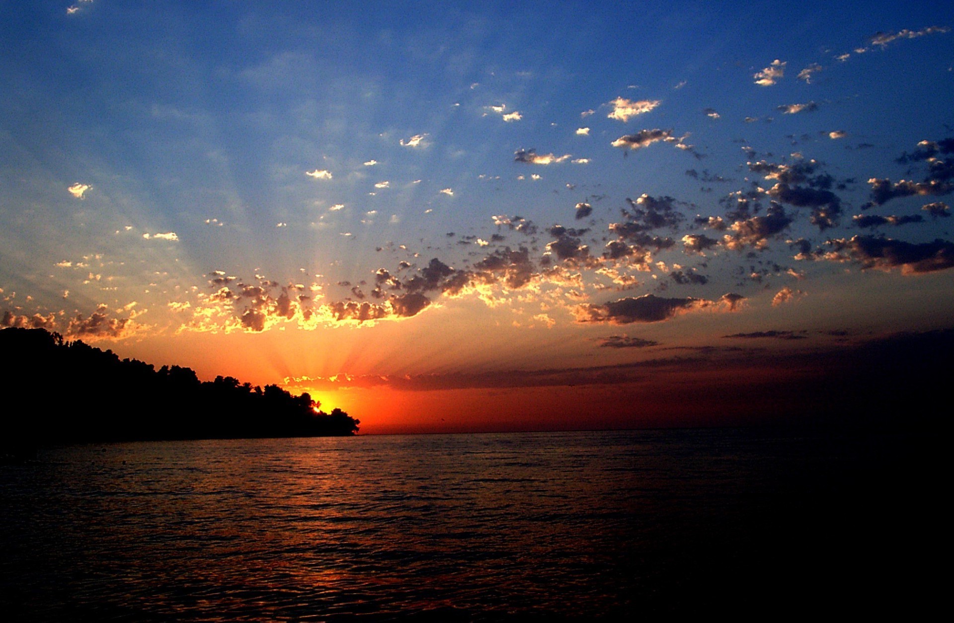 coucher de soleil et aube coucher de soleil aube soir soleil eau crépuscule mer océan plage paysage ciel beau temps