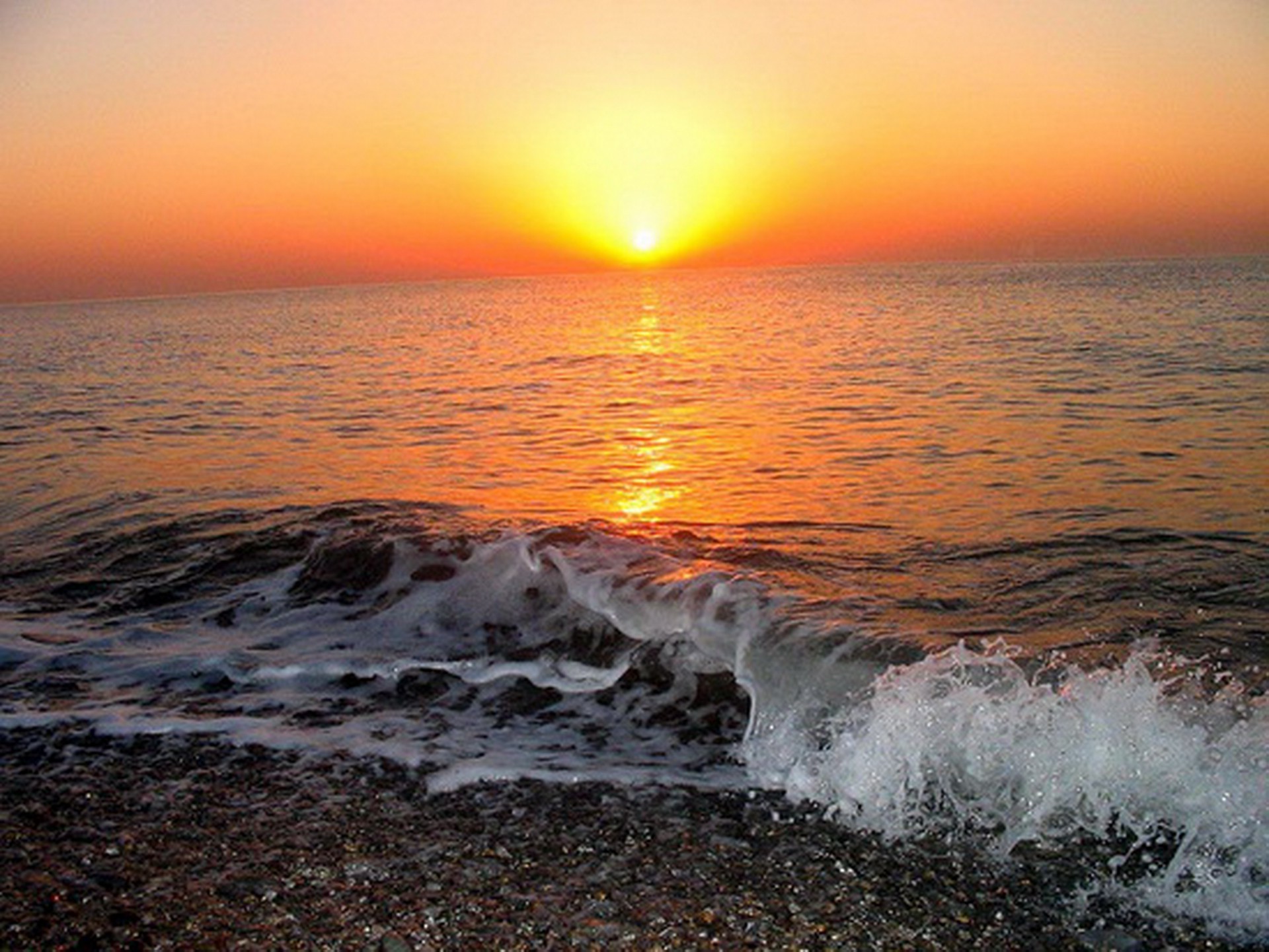 coucher de soleil et aube coucher de soleil eau aube océan soir mer plage surf soleil crépuscule mer paysage paysage vague