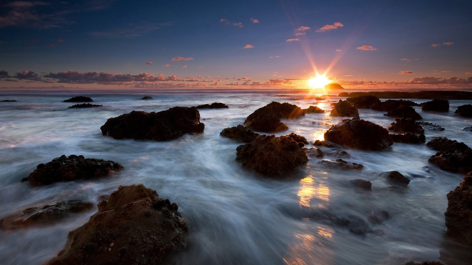 coucher de soleil et aube coucher de soleil eau aube crépuscule soir soleil plage océan mer paysage ciel mer surf paysage