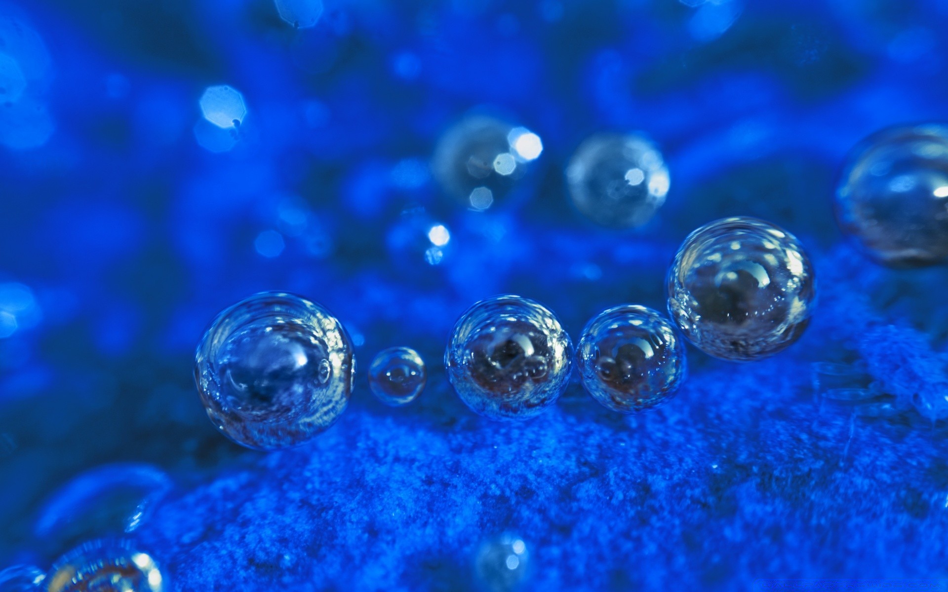 droplets and water bubble underwater shining water wet drop turquoise sphere purity light clean clear droplet reflection rain splash desktop bright