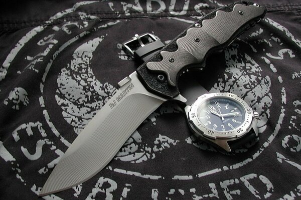 Knife and watch. Aesthetics of brutality