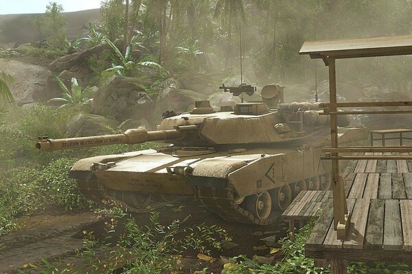 Tanque militar se cuela a través de la selva