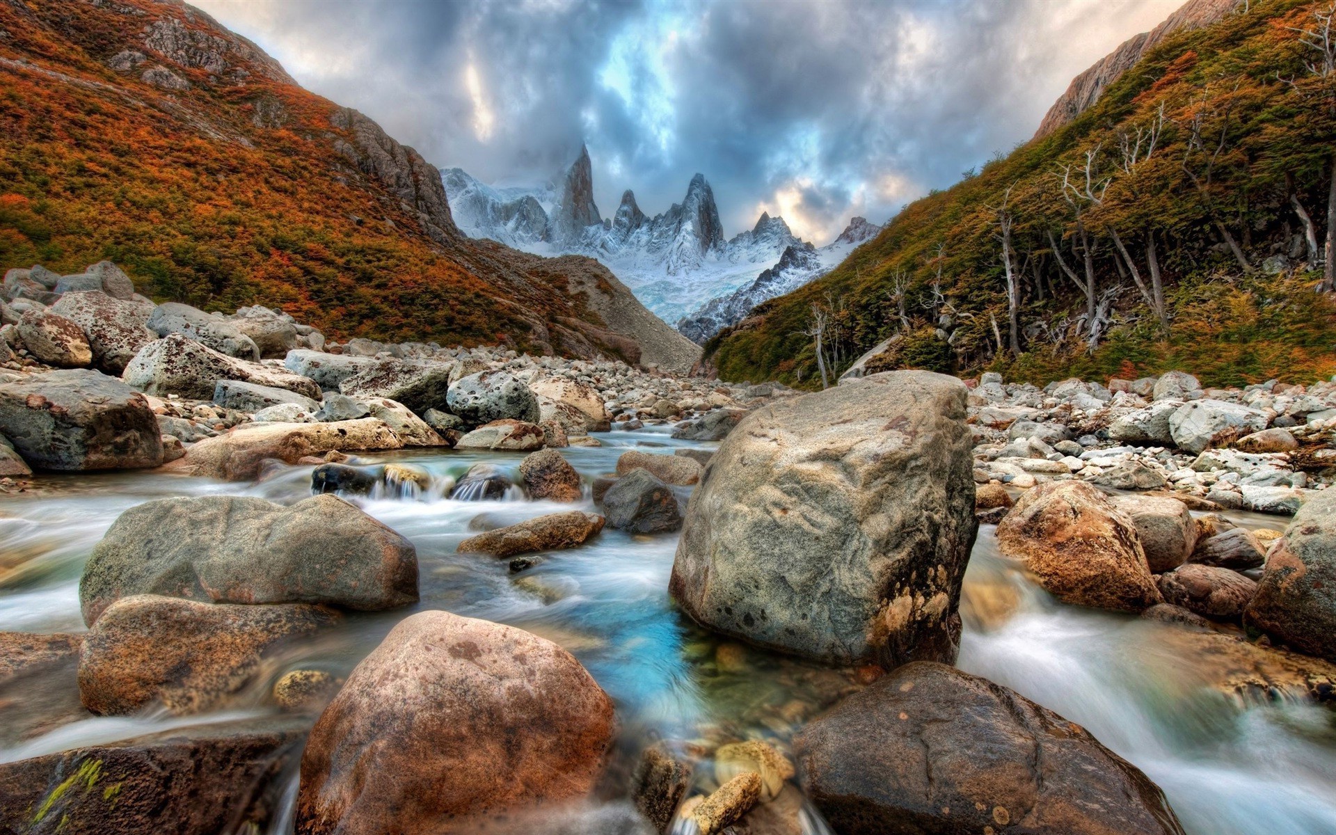 rivières étangs et ruisseaux étangs et ruisseaux eau voyage nature rock ruisseau à l extérieur rivière paysage montagnes cascade - rapids scénique automne ruisseau