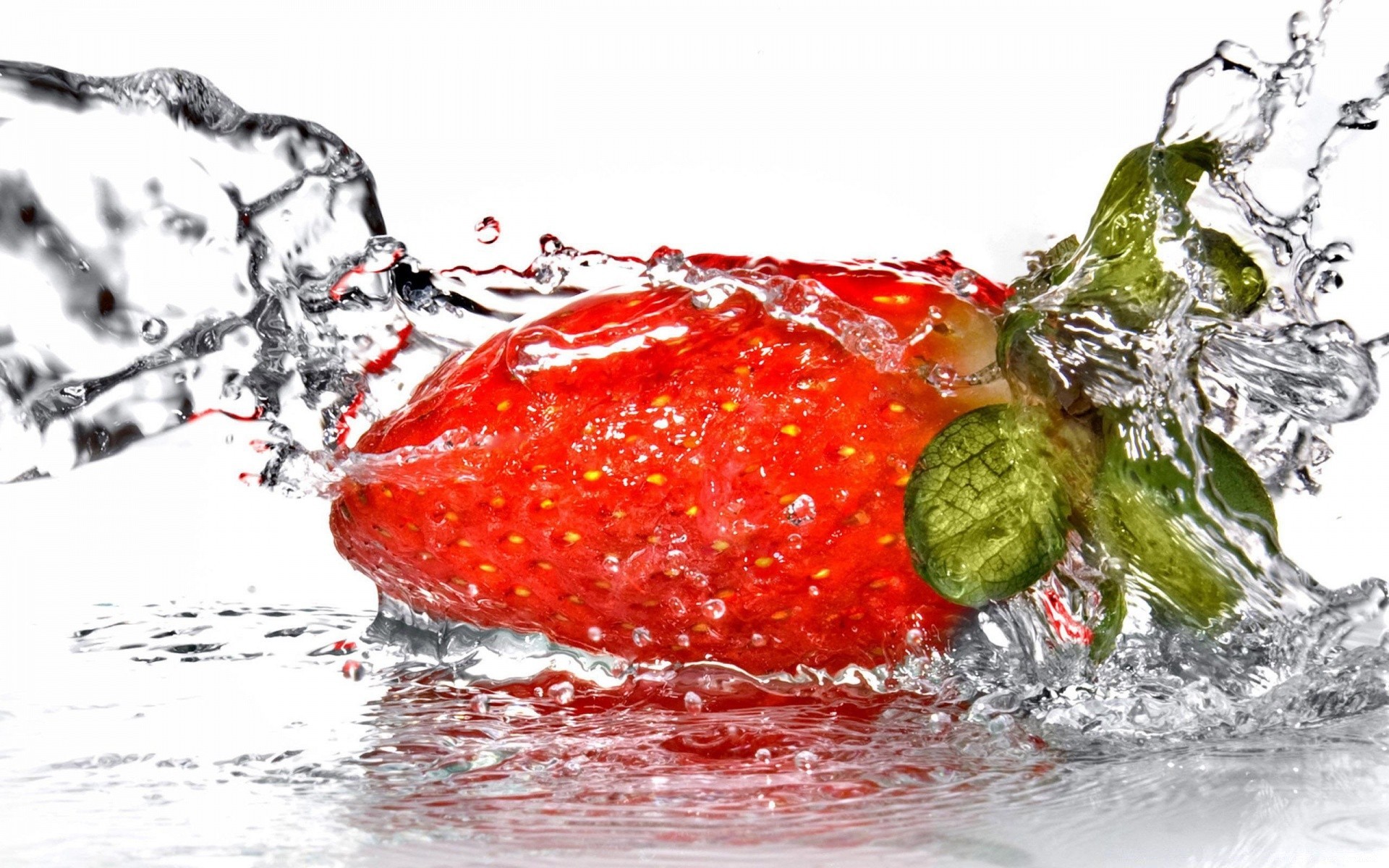 tröpfchen und wasser nass spritzen tropfen wasser essen kalt gesund erfrischung blase obst frische welligkeit saftig bewegung süß natur