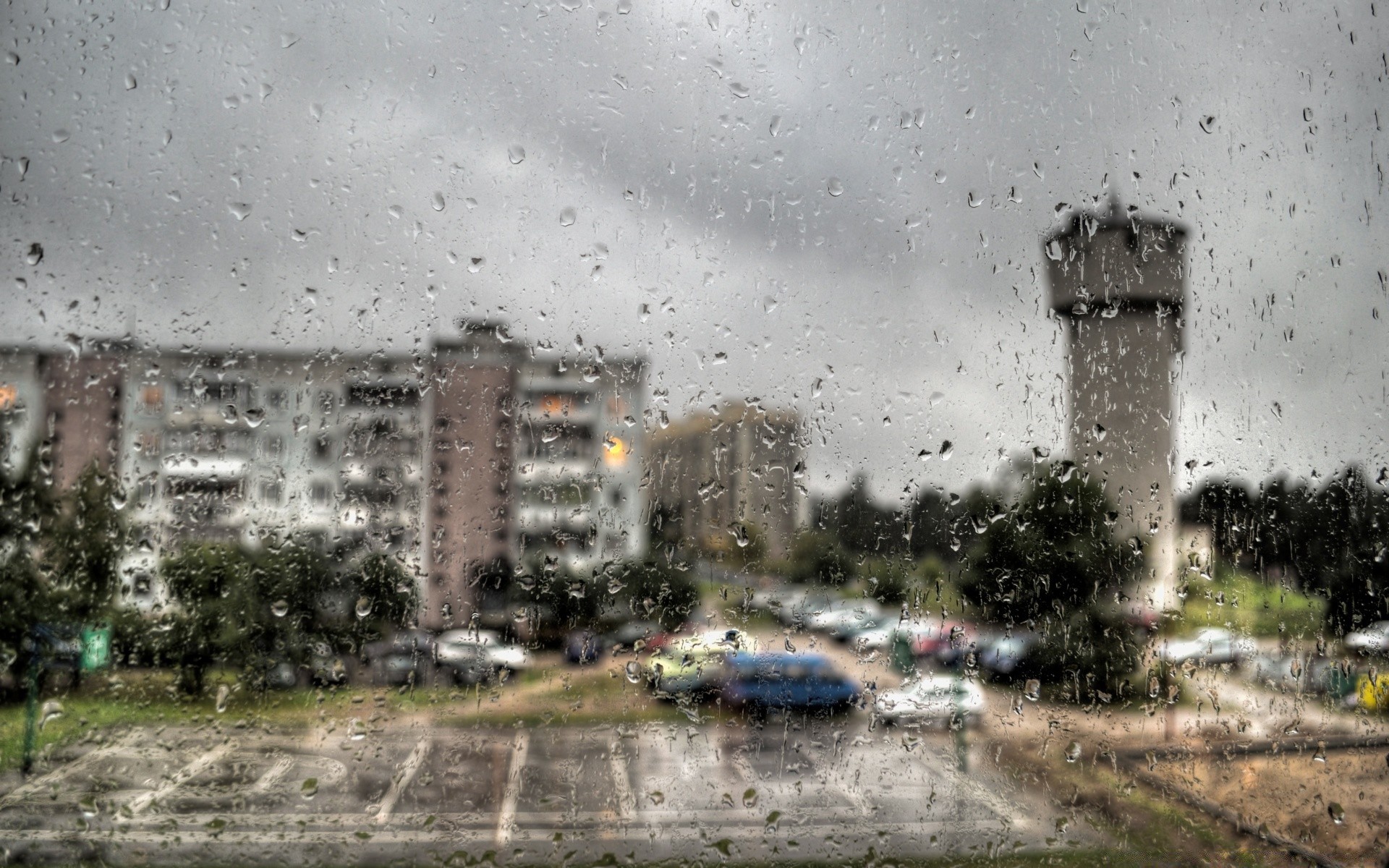 damlacıklar ve su yağmur şehir yıkım terk edilmiş sokak mimari fırtına eski kentsel ev ışık ev şehir