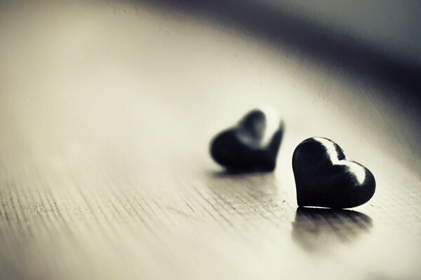 Pebbles on figures in the form of hearts