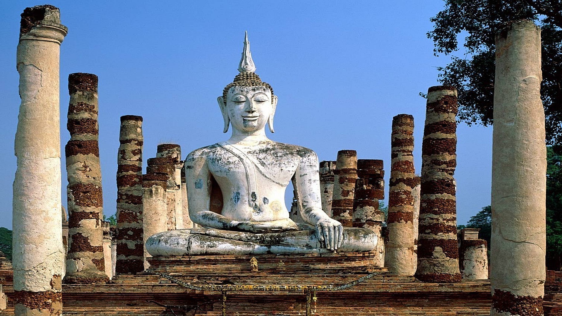 famous places travel temple ancient architecture religion sculpture stone culture art archaeology building old sky landmark tourism ruin statue monument buddha