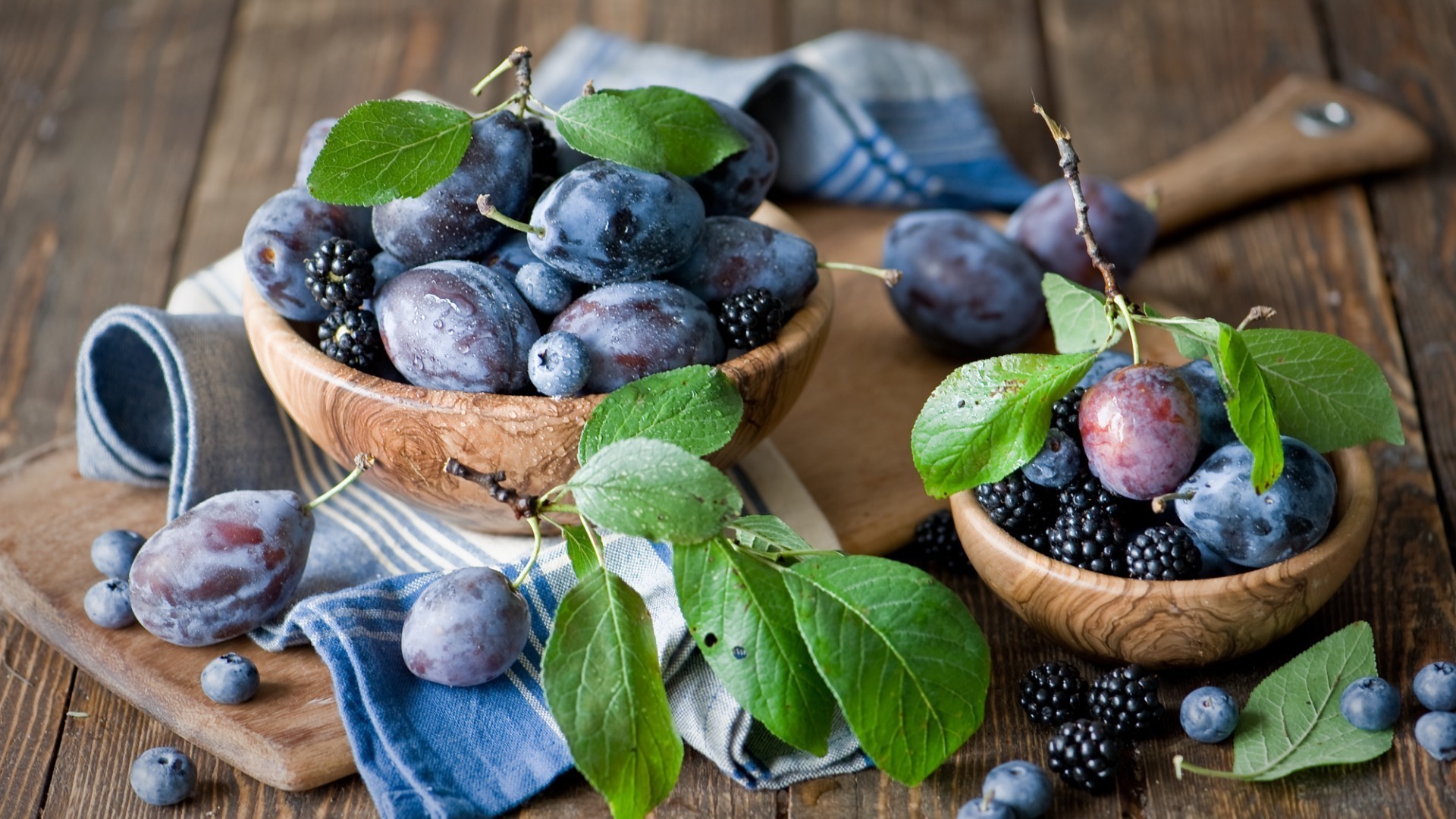 baies fruits feuille alimentaire baie pâturage nature été en bonne santé juteux santé myrtille grandir bois fraîcheur doux gros plan panier flore automne