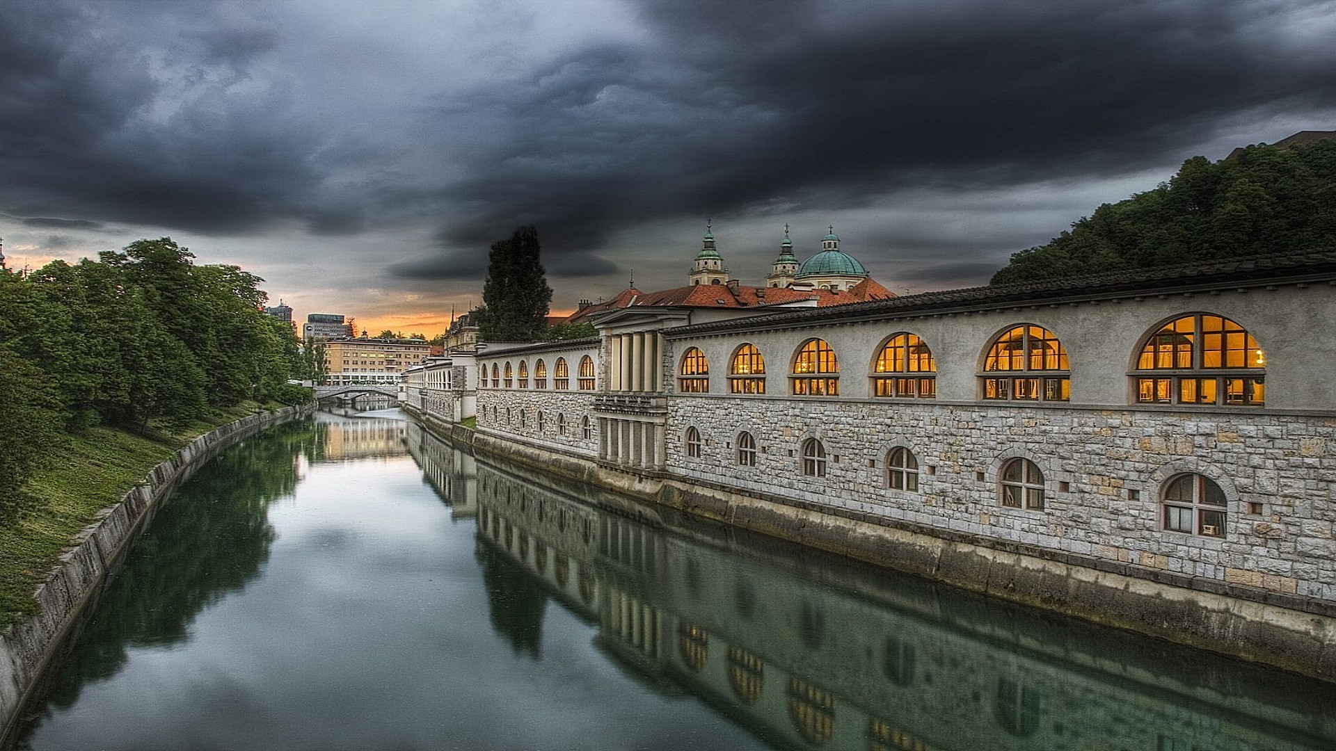 miasta architektura podróże niebo woda na zewnątrz zamek rzeka dom odbicie