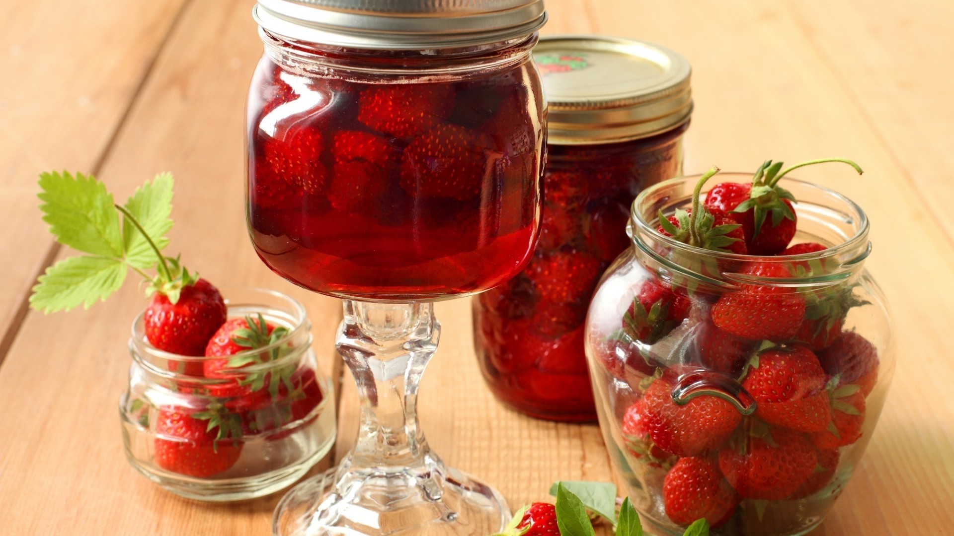 comida e bebida geléia baga jarra frutas morango vidro jujuba comida caseiro doce manter crescer folha delicioso gelatina suculento