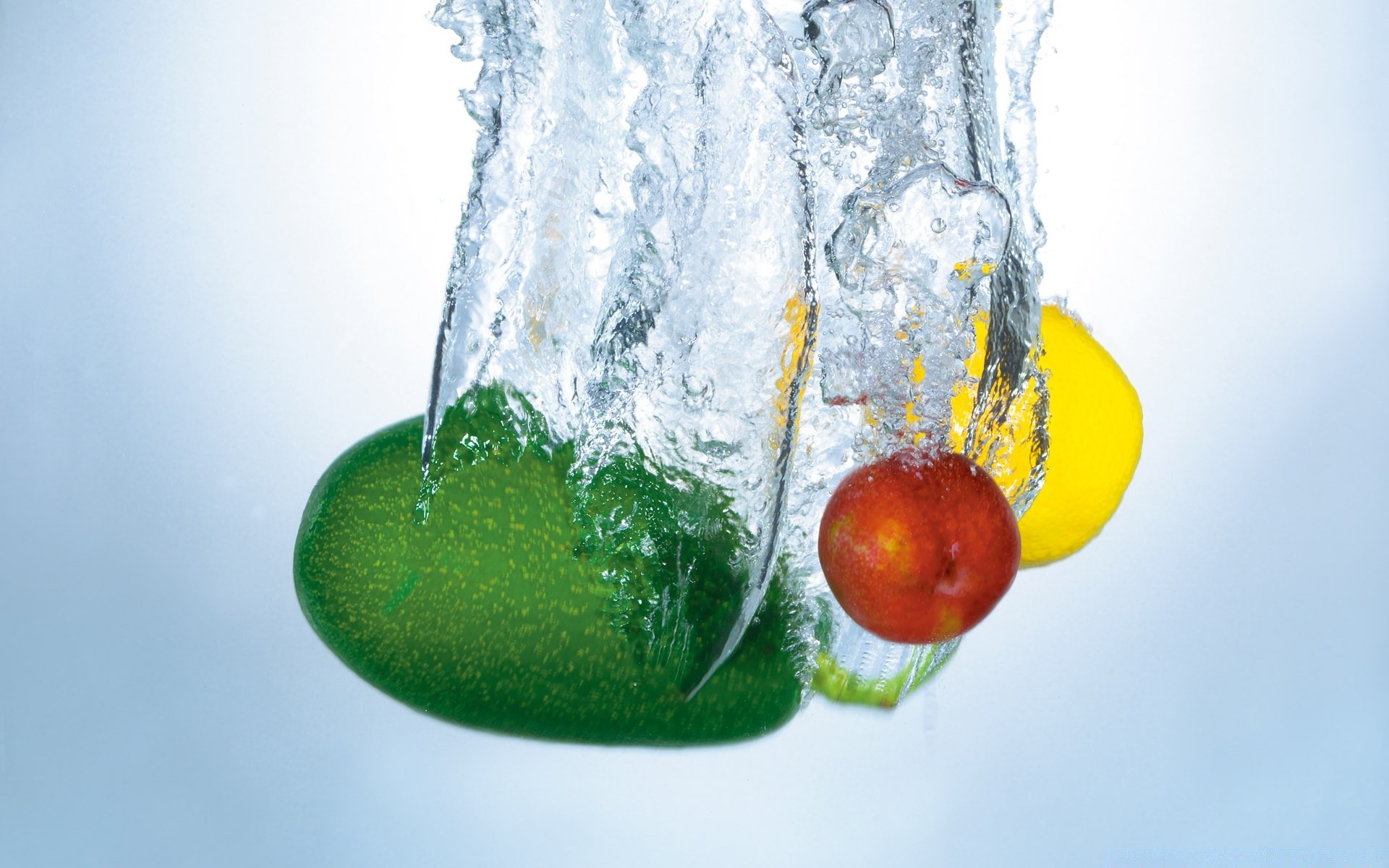 gotas e água frutas água molhado gota beber líquido frio vidro refresco bolha comida frescura suco saudável legal gelo limão desktop suculento