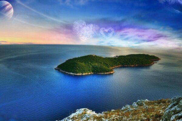 Una isla en medio del océano y nubes en forma de corazón