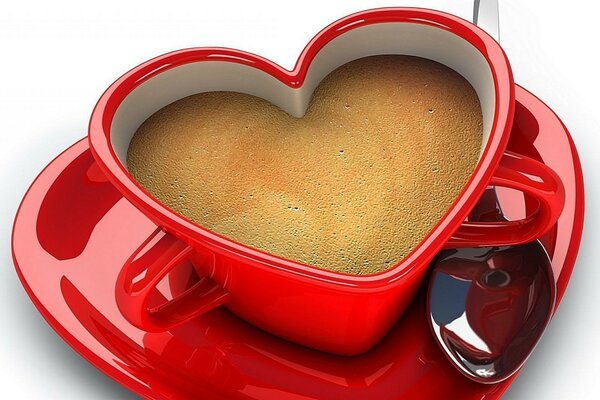 Tasse rouge en forme de coeur sur une assiette