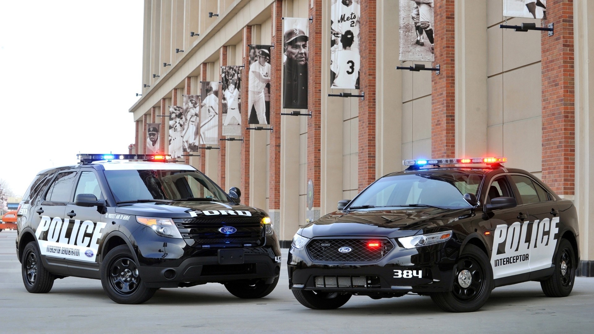 vários carros juntos carro carro rally sistema de transporte estrada unidade polícia rápido rodas tráfego corrida automóvel ação apresse-se rua competição