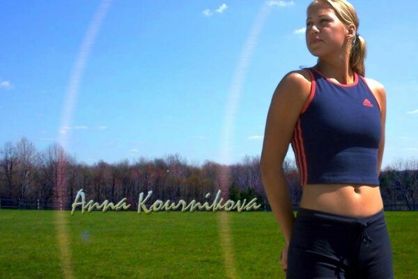 Chica atleta en la mañana en el entrenamiento