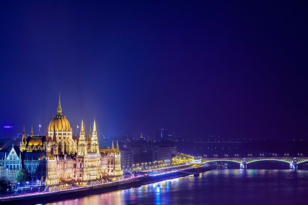 Bella città notturna. Notte