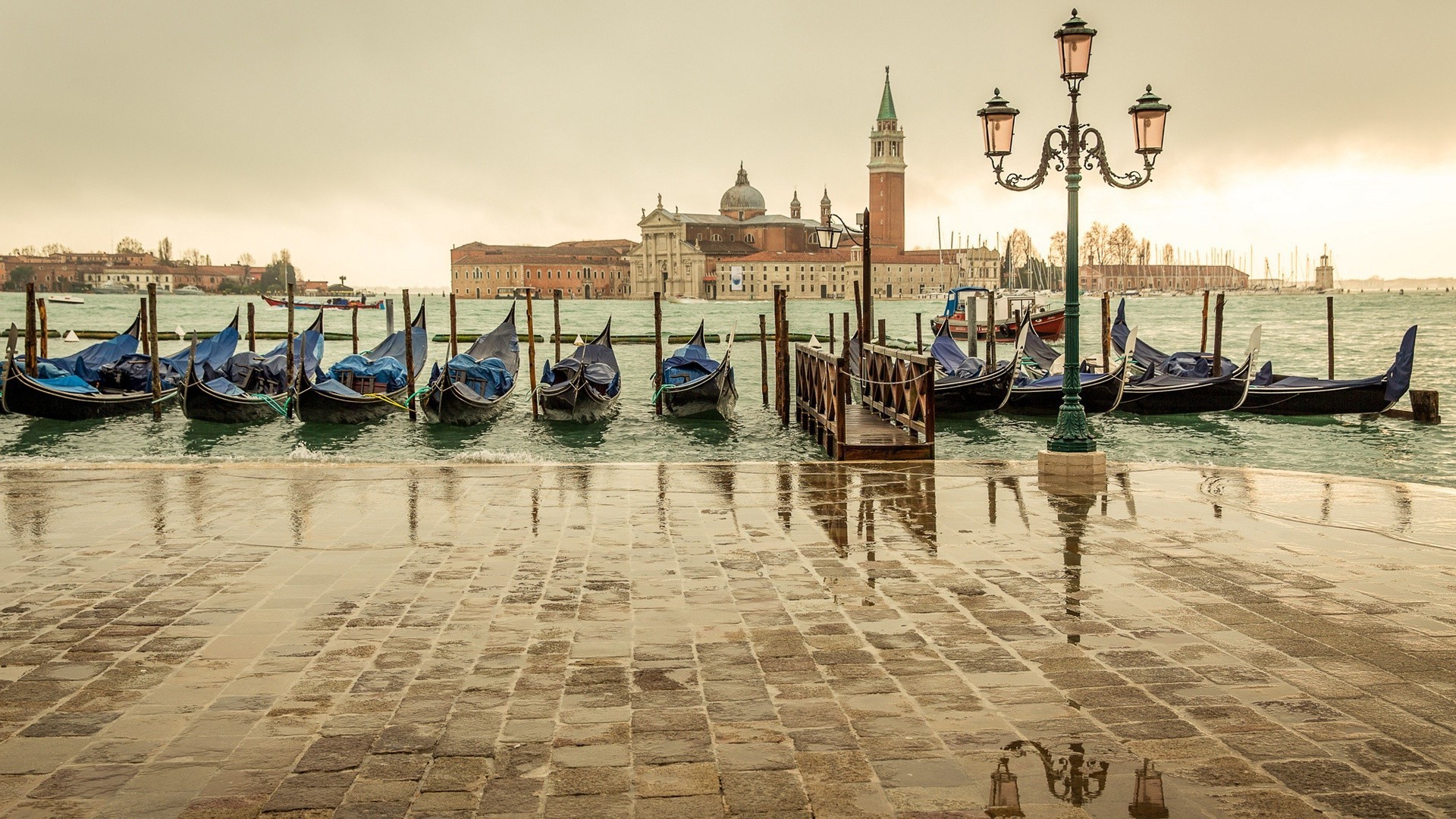 ancient architecture water travel boat tourism outdoors city river sky tourist architecture sunset reflection transportation system vacation sea canal gondola traditional watercraft