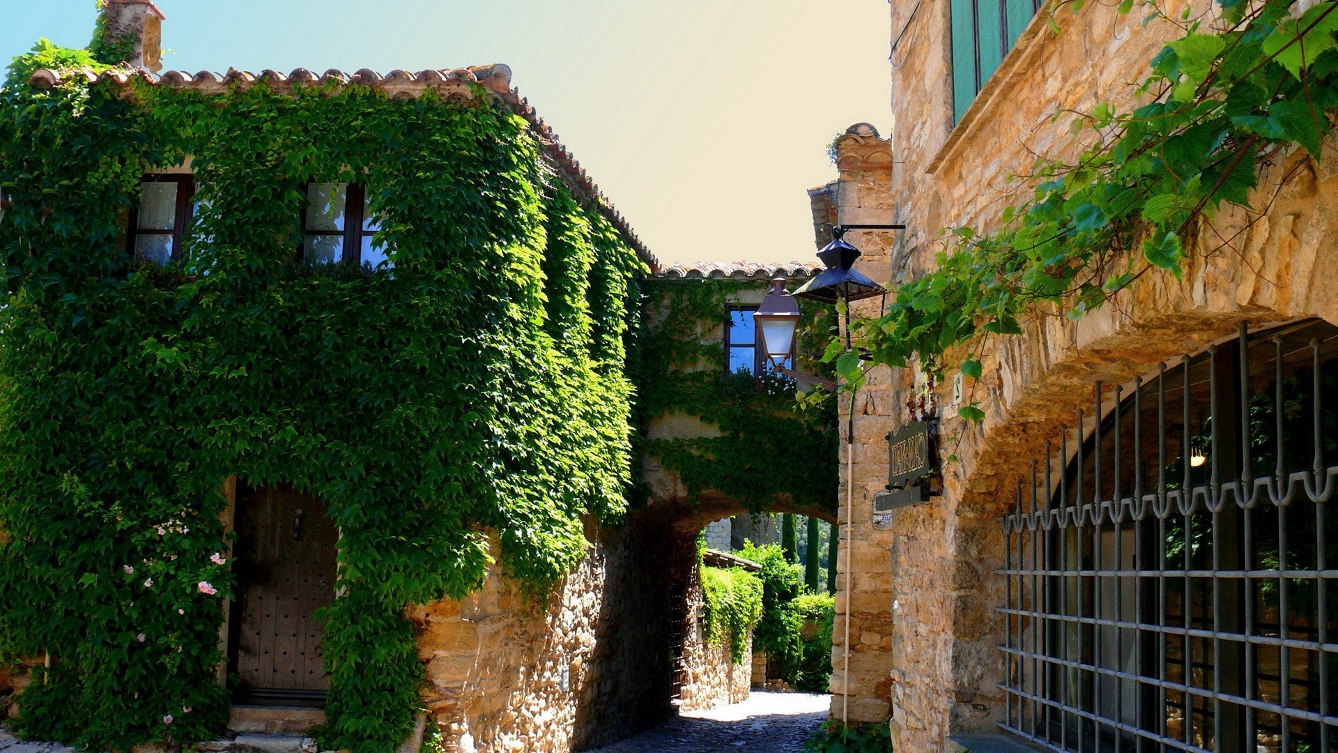 ciudad casa arquitectura casa familia ventana viejo casa calle hiedra viajes jardín pared al aire libre madera ciudad bungalow árbol verano