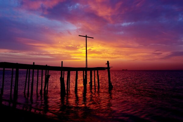 Hermosa puesta de sol junto al mar