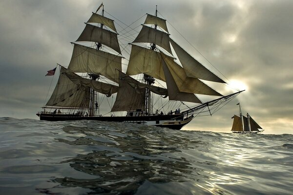 Deux navires dans le silence de la mer