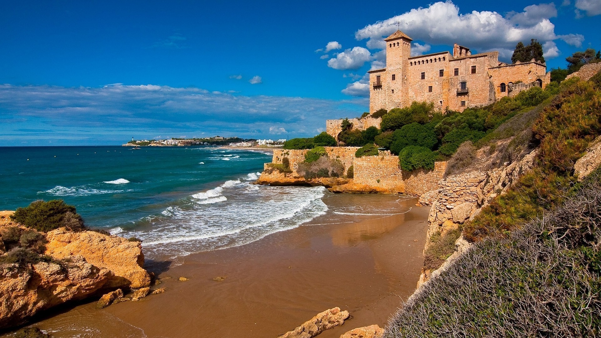 castelli acqua mare viaggi mare spiaggia architettura all aperto cielo oceano roccia vacanza luce del giorno paesaggio scenico punto di riferimento paesaggio