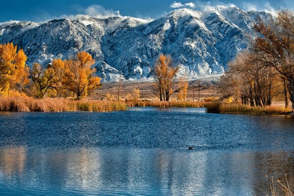 Paysage de montagne et couleurs d automne