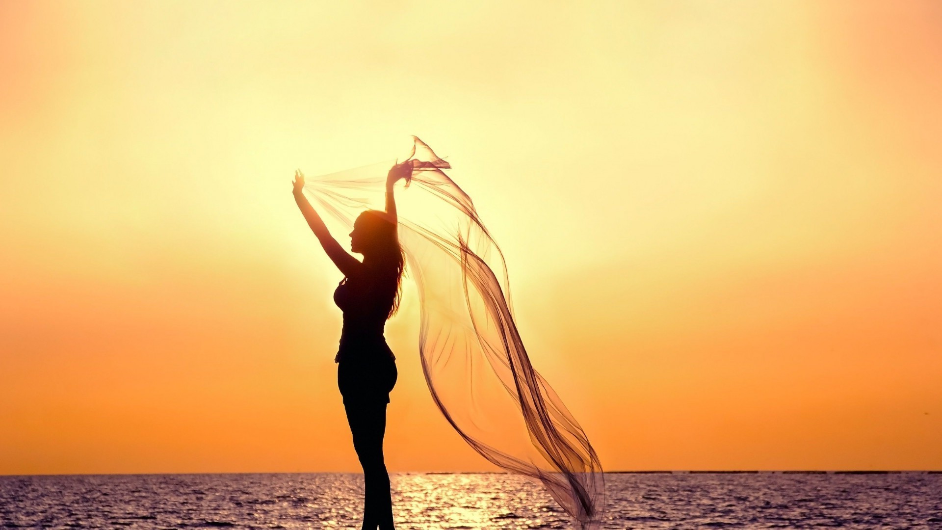 in piedi tramonto mare sole spiaggia oceano acqua alba cielo donna natura ragazza crepuscolo estate silhouette sera bel tempo