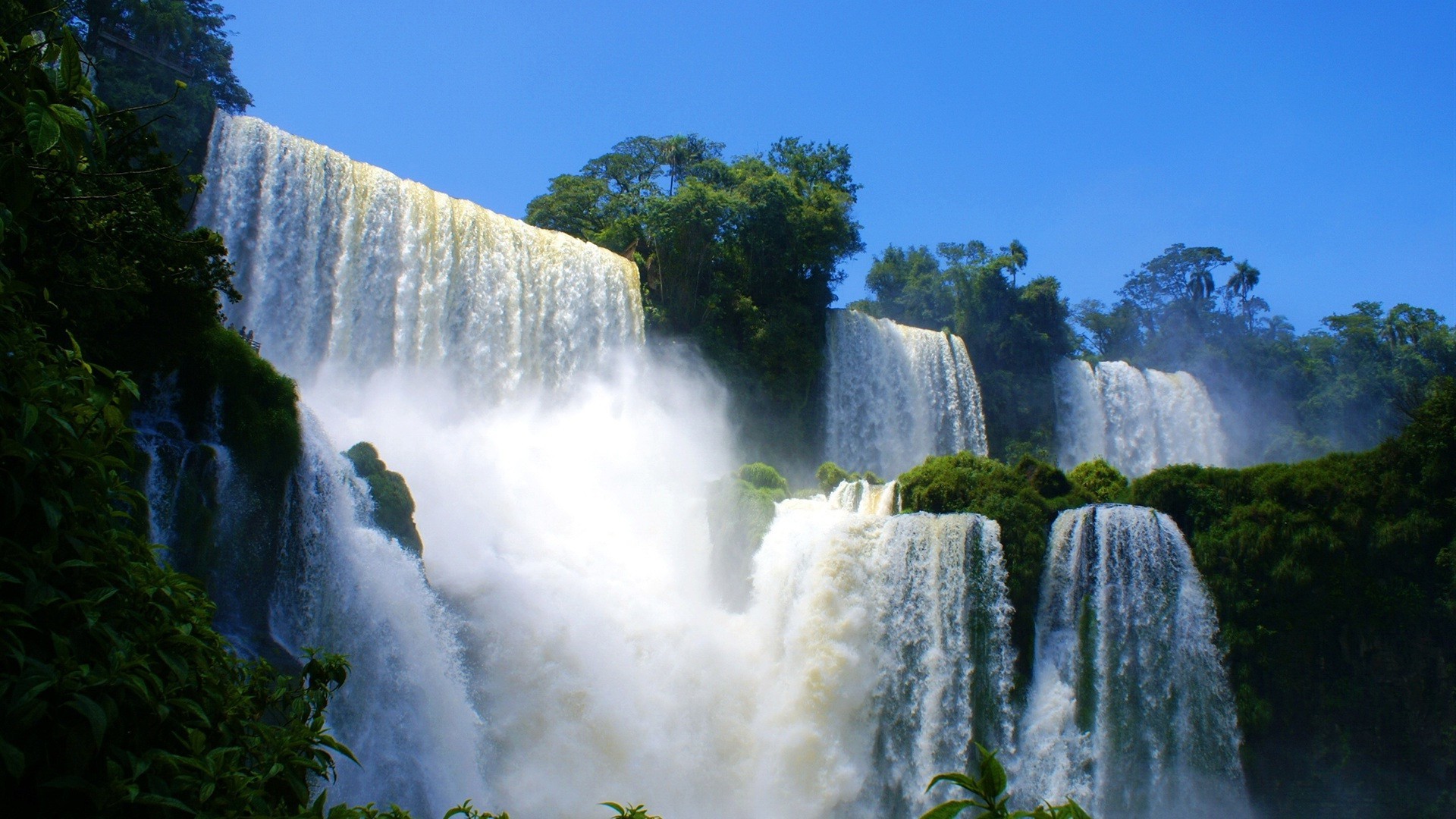 cascadas cascada agua naturaleza río paisaje cascada madera roca viajes al aire libre árbol otoño selva tropical corriente parque arco iris montañas escénico verano