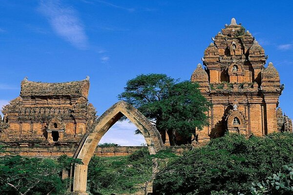 Arquitectura antigua sobre el tema de la religión