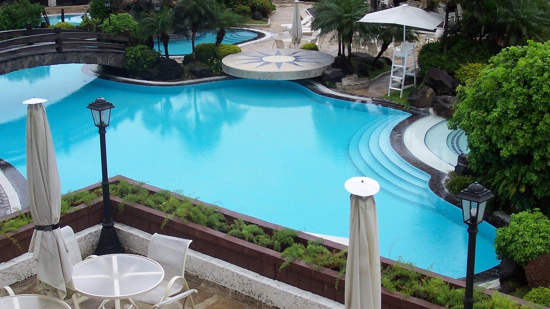 verano piscina hotel patio lujo silla piscina agua natación resort jardín villa viajes junto a la piscina vacaciones mesa casa lugar tropical