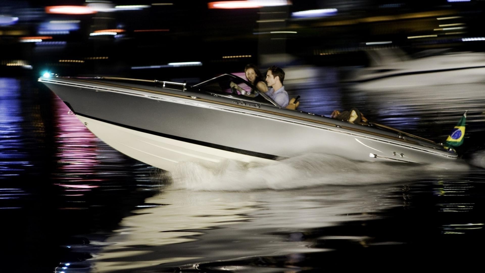 liebe und romantik transportsystem rennen reflexion auto unschärfe auto schnell wasser reisen aktion bewegung beeilen sie sich autosport geschwindigkeit fluss boot licht meisterschaft