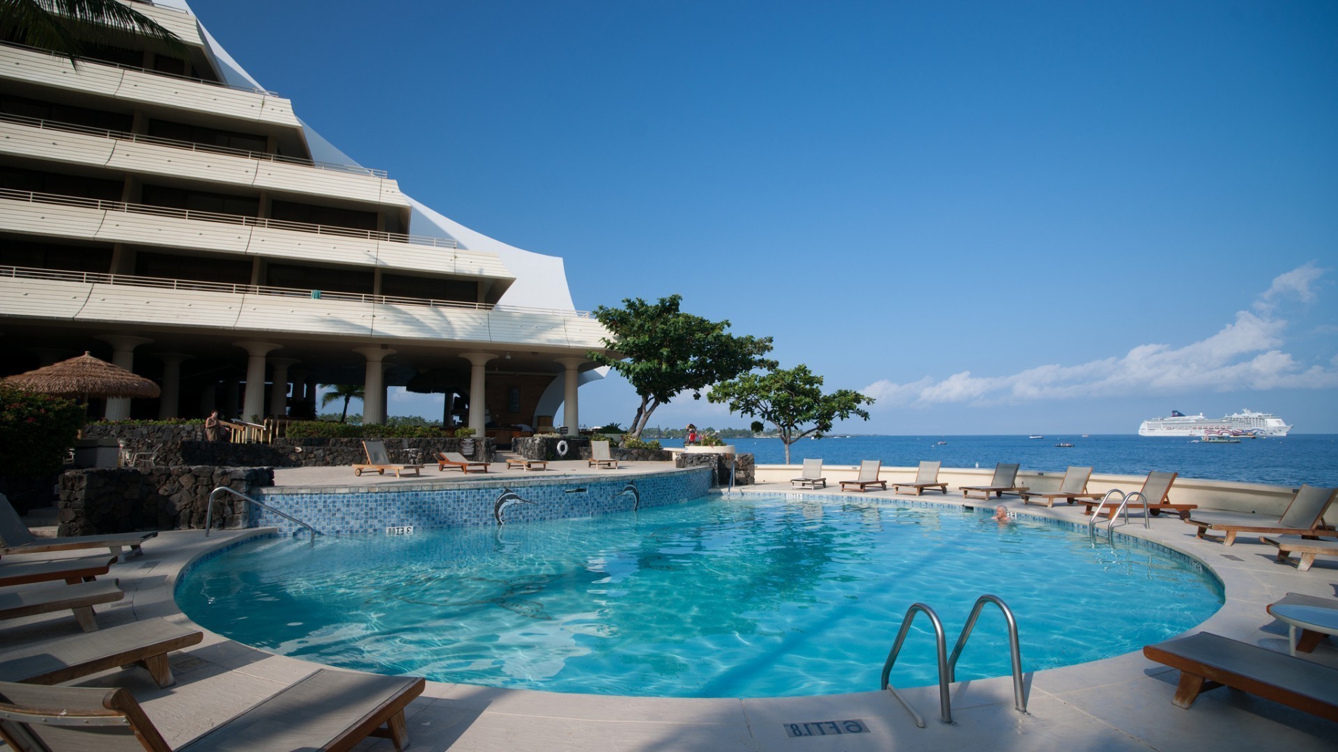 piscines voyage resort eau hôtel piscine natation vacances luxe piscine tropical vacances été détente au bord de la piscine plage océan chaise villa exotique