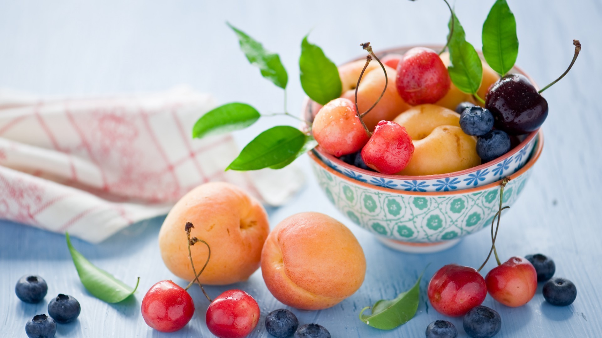 frutas baga comida doce suculento folha saudável delicioso crescer comida pastelaria saúde tigela dieta delicioso cereja refresco verão