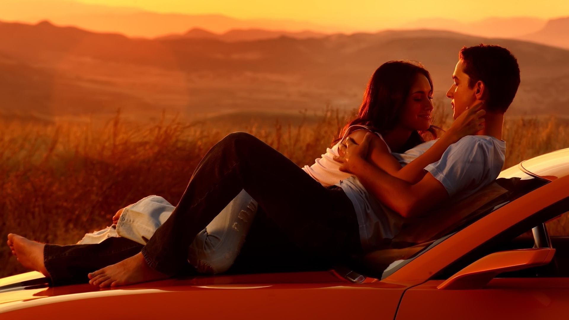 casais mulher adulto pôr do sol menina dois pessoa retrato expressão facial reclinado viajar férias ao ar livre férias à noite sozinho praia