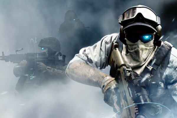 在战斗和烟雾中戴着目标标识符的头盔的幽灵小队的突击队