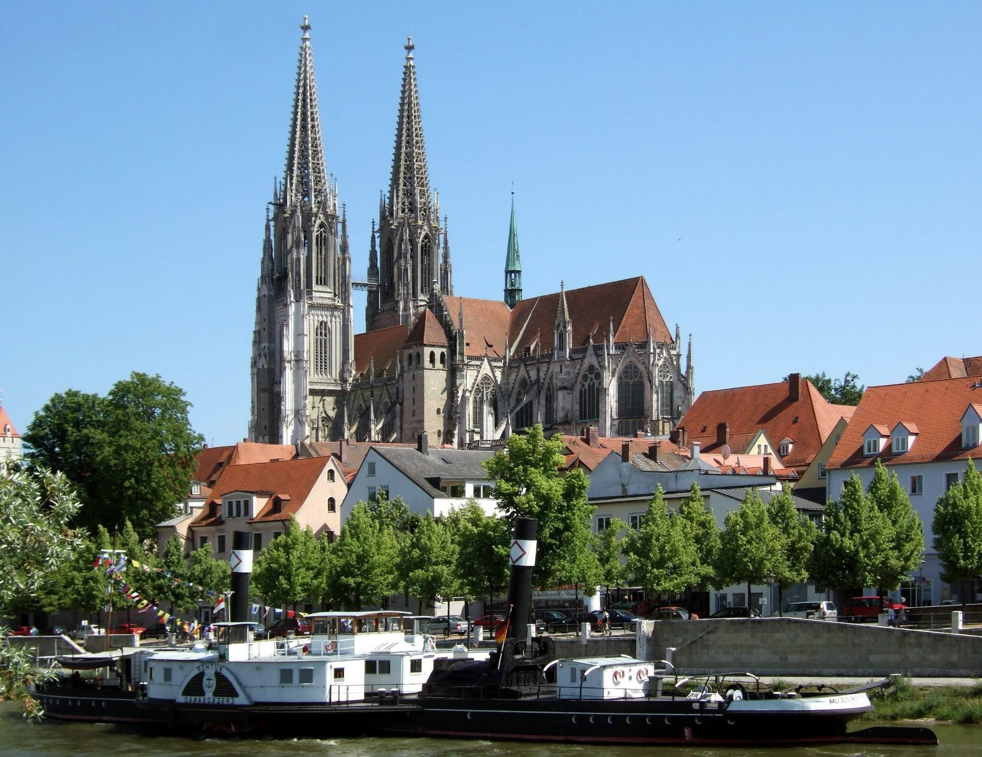 stadt reisen architektur haus fluss kirche kathedrale wasser im freien tourismus himmel straße stadt städtisch schauspiel alt kanal turm brücke