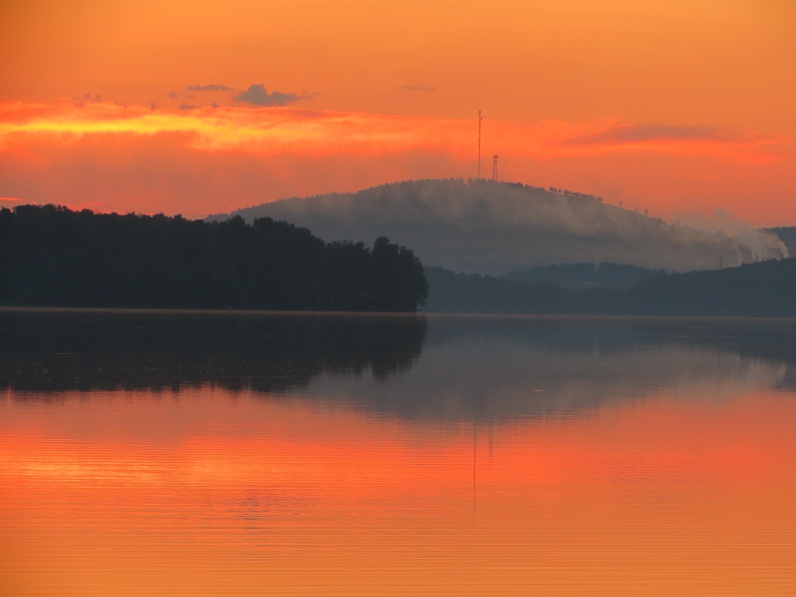 coucher de soleil et aube coucher de soleil aube eau soir lac réflexion crépuscule paysage brouillard