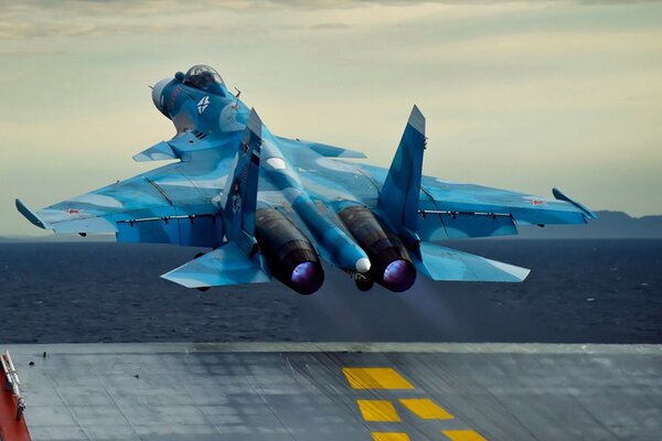 Heavy-duty aircraft takes off from the ship