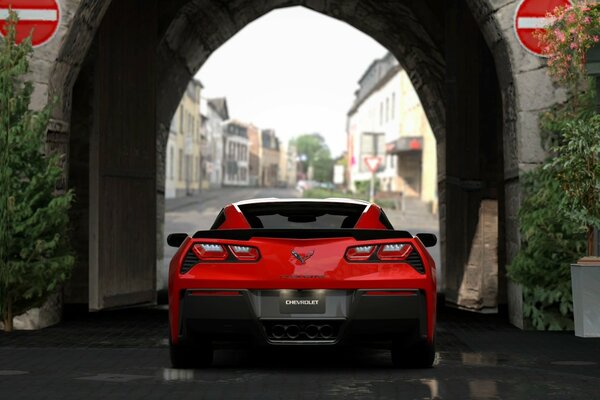 Coche rojo parado en el arco