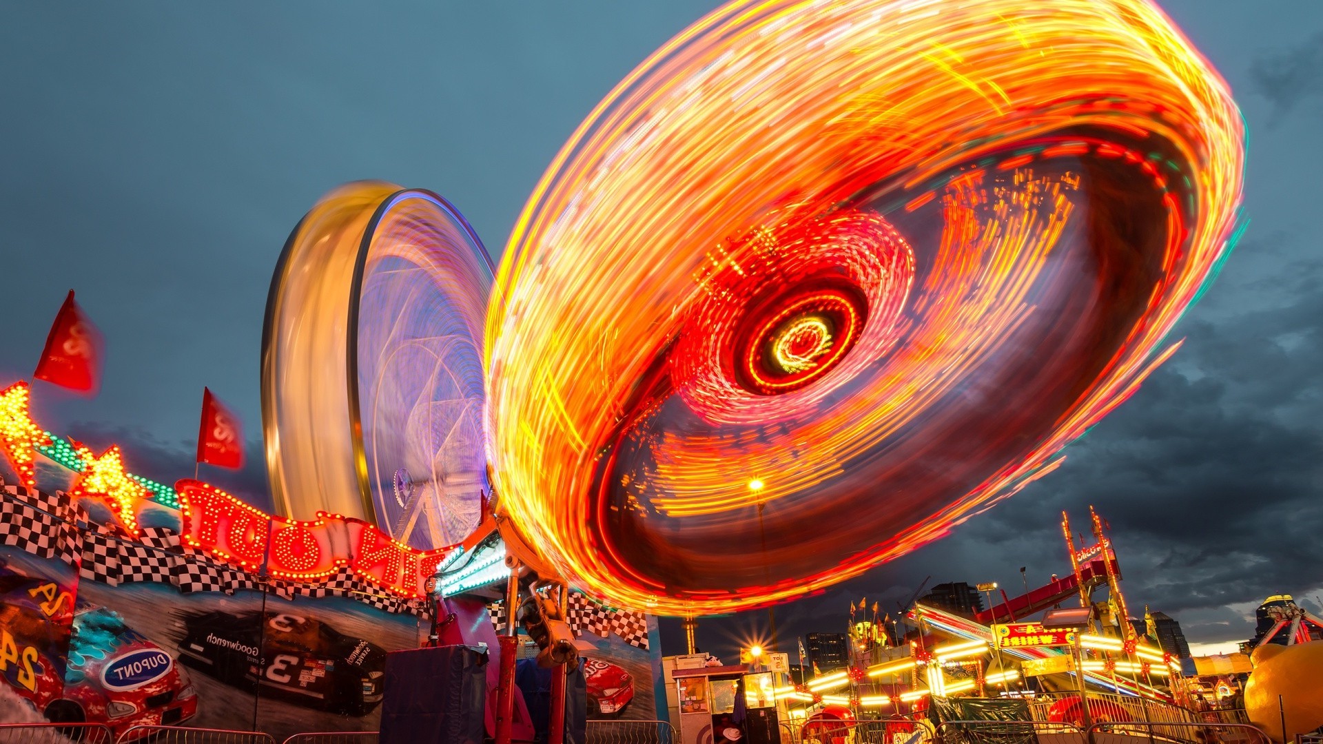 ciudad festival diversión carnaval emoción luz entretenimiento brillante carrusel diseño neón desenfoque almohadilla casino vacaciones giro tema viajes