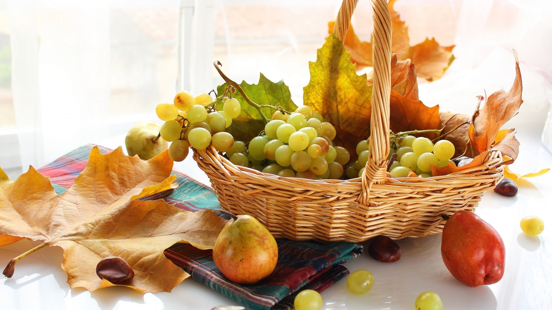 fruit basket food healthy grape wicker desktop fall leaf apple wooden sweet