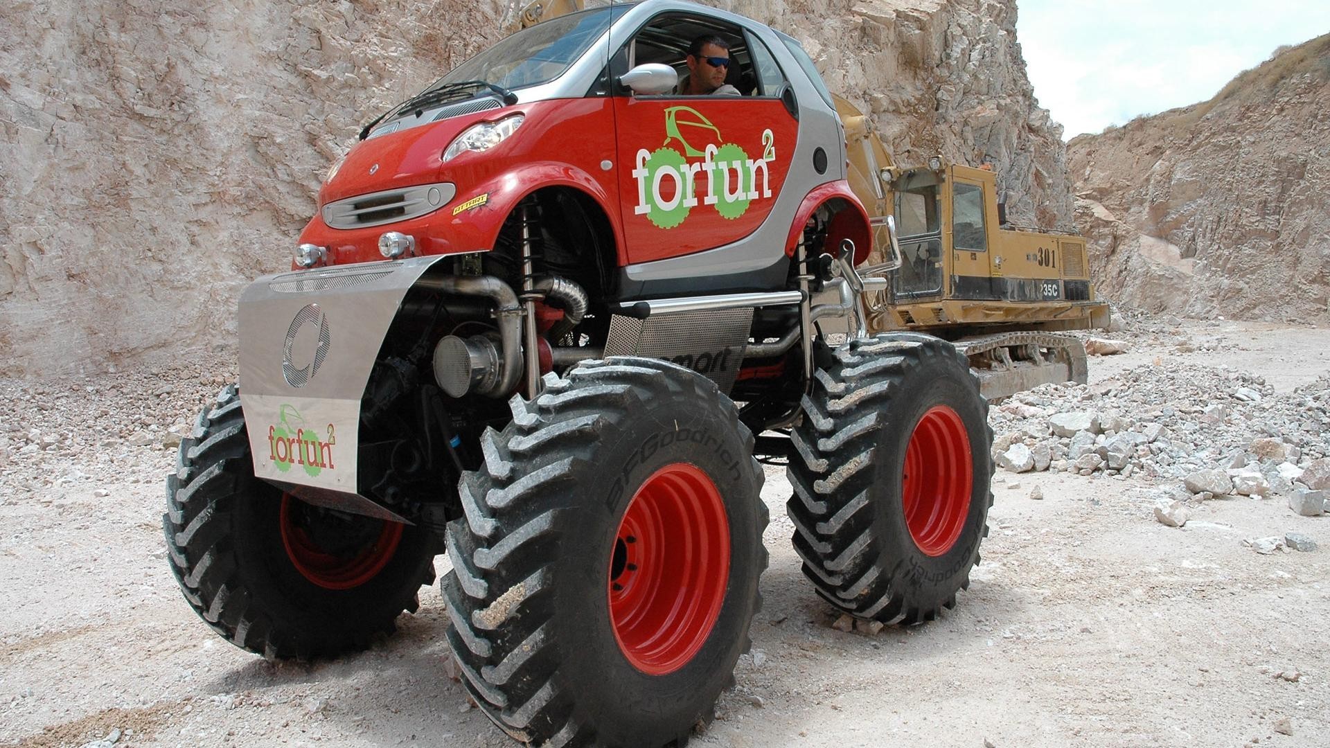 véhicules tout-terrain voiture sol système de transport roue tracteur machine piste camion lecteur voiture saleté puissance machines industrie action