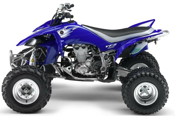 ATV azul com rodas de liga leve