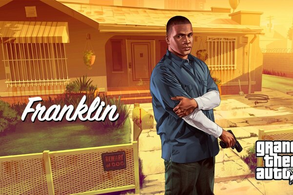 Franklin из ГТА стоит около дома, держит ствол в руке и на кого-то недобро посматривает