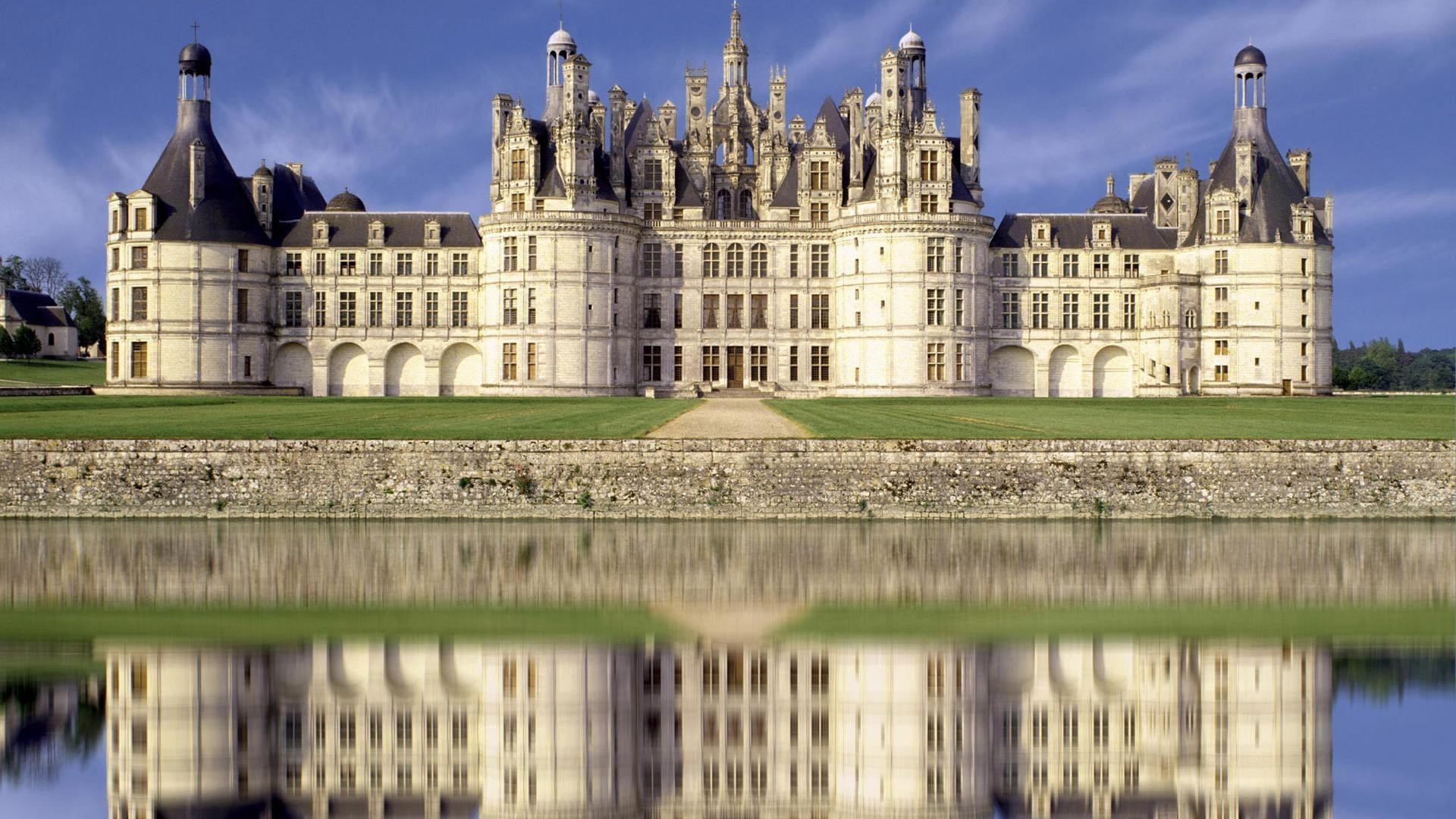 châteaux château architecture château voyage maison point de repère vieux tourisme impérial ancien historique extérieur maison rivière renaissance façade gothique patrimoine extérieur