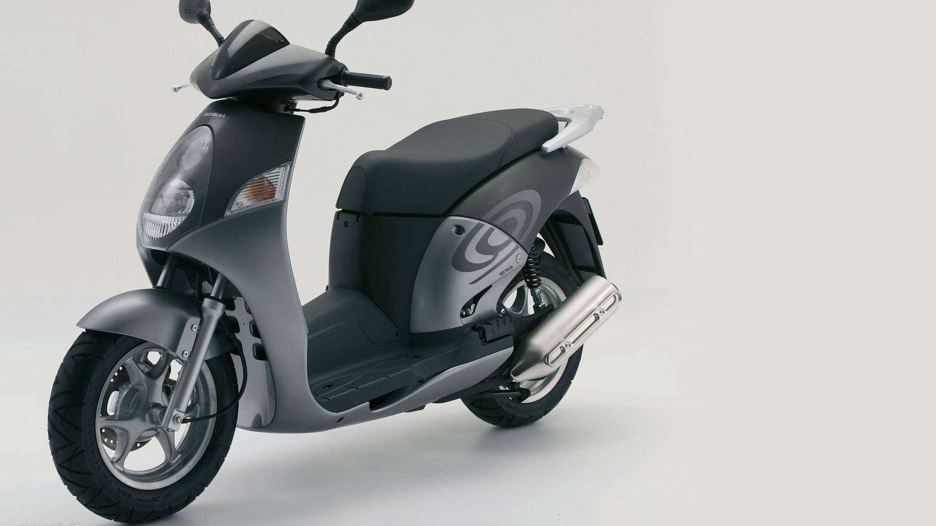 scooter ruote bicicletta sistema di trasporto auto moto