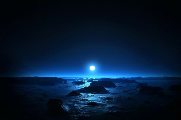 黄昏的天空与月亮和大海
