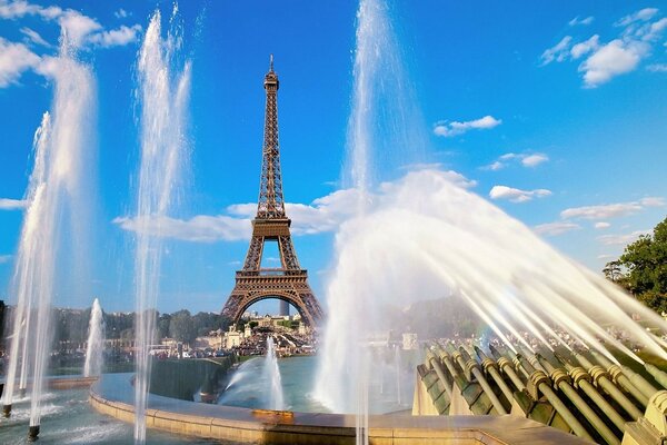 The tower in Paris and the big fountains