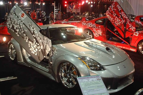 Sports cars are lined with trees